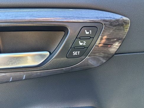 Used 2023 Toyota Highlander L image 10