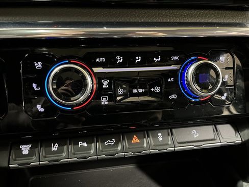 Used 2025 GMC Sierra 3500 Denali w/ Denali Reserve Package image 34