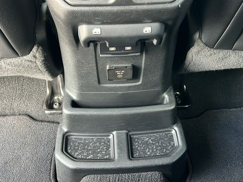 Used 2023 Jeep Wrangler Unlimited Sahara AWD/4WD image 15