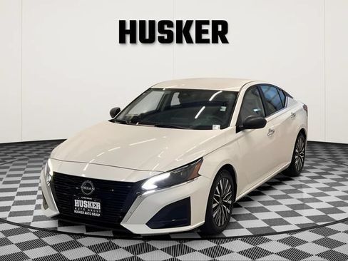 Used 2025 Nissan Altima 2.5 SV FWD image 6