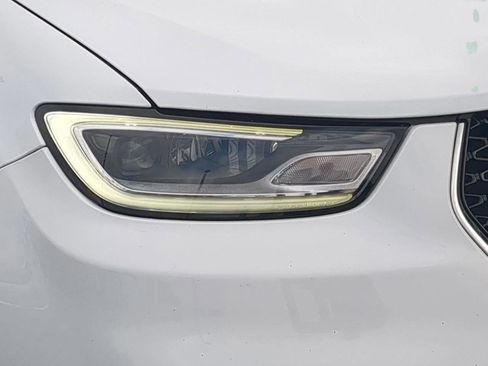 Used 2024 Chrysler Pacifica Touring-L image 10