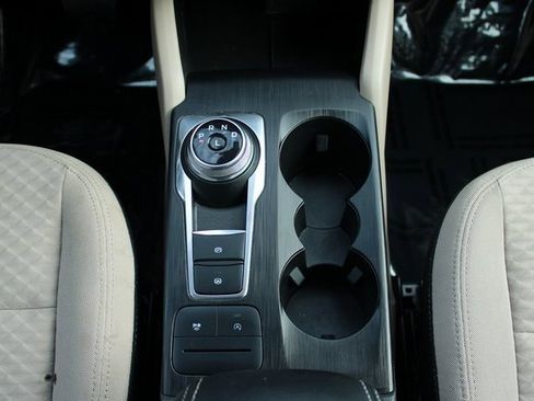 Used 2022 Ford Escape SE w/ Cold Weather Package image 18