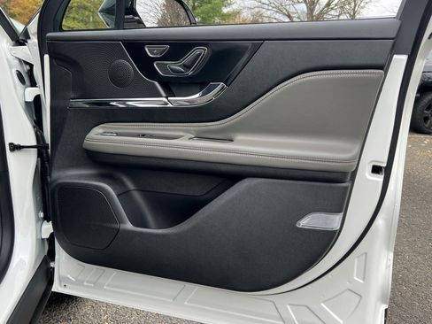 New 2026 Lincoln Corsair Premiere image 7