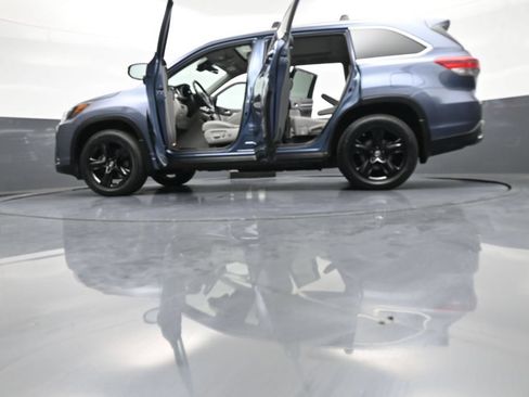 Used 2017 Toyota Highlander Limited Platinum w/ Carpet Mat Package AWD/4WD image 51