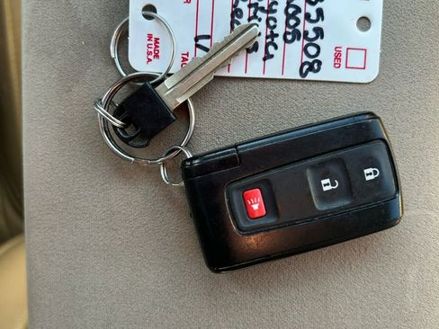 Used 2005 Toyota Prius Hatchback 4D image 26