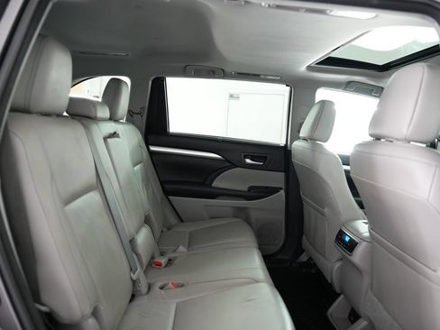 Used 2017 Toyota Highlander XLE AWD/4WD image 43
