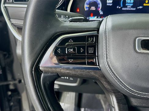 Used 2022 Jeep Grand Cherokee Overland w/ Adv Protech Group III image 23