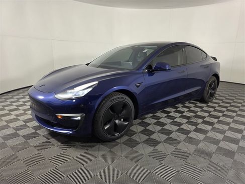 Used 2018 Tesla Model 3 Mid Range image 9