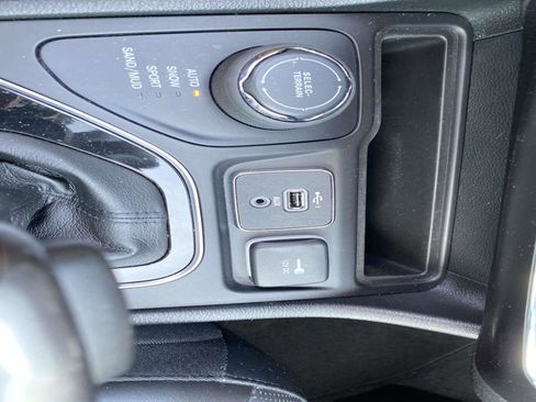 Certified 2022 Jeep Cherokee Limited image 15