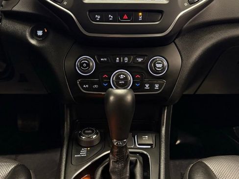 Used 2023 Jeep Cherokee Altitude Lux image 22