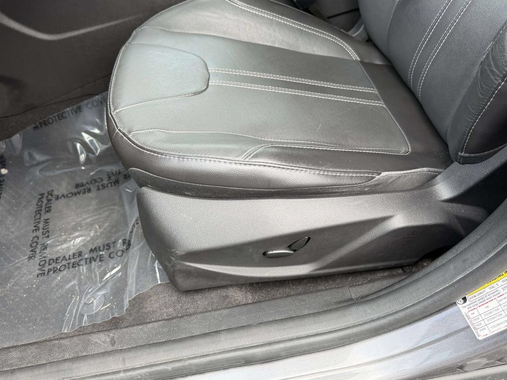 Used 2014 Ford Focus Titanium FWD image 18