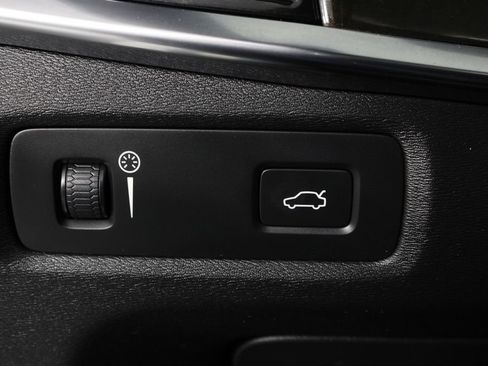 Used 2018 Volvo S90 T5 Momentum w/ Convenience Package image 22