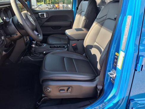 New 2025 Jeep Gladiator High Tide image 11