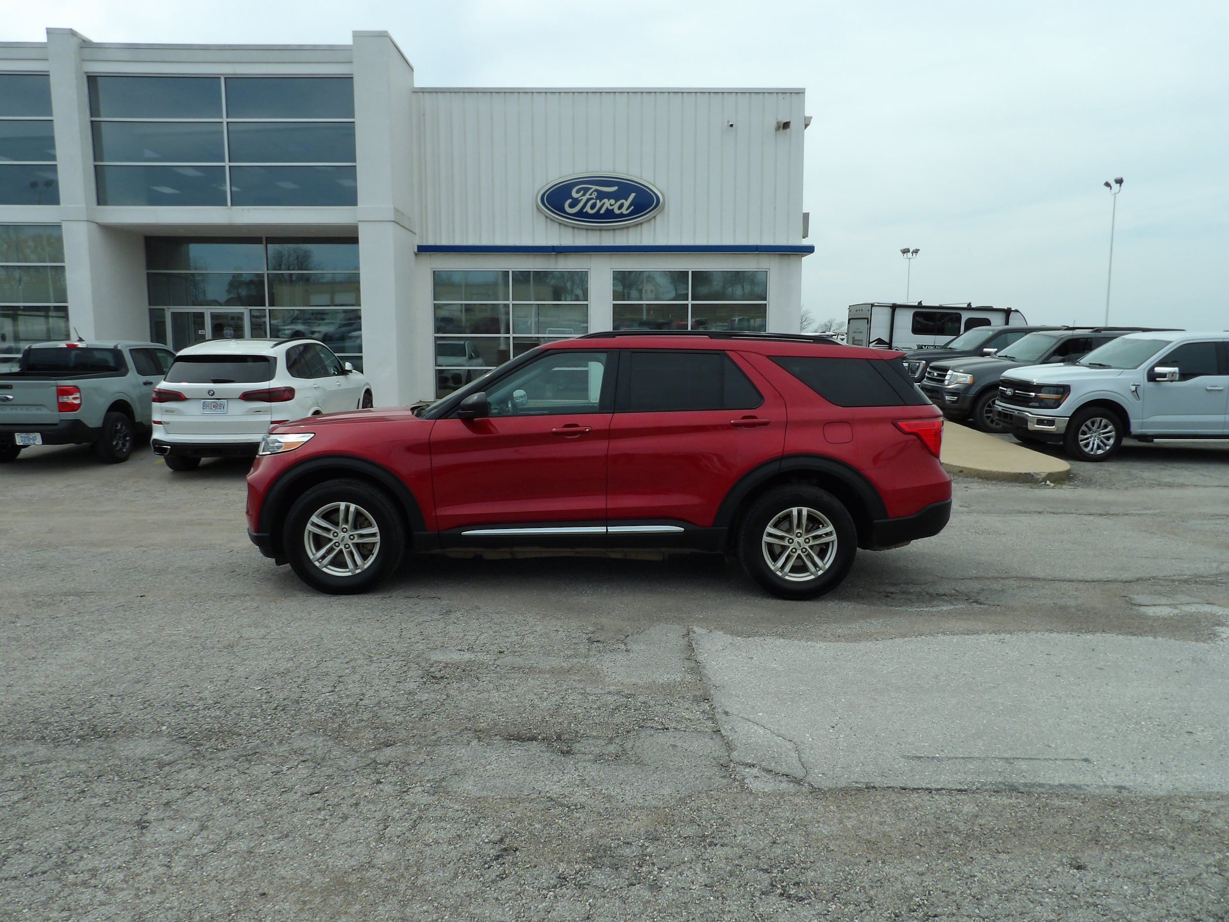 Used 2021 Ford Explorer XLT w/ Equipment Group 202A AWD/4WD image 1