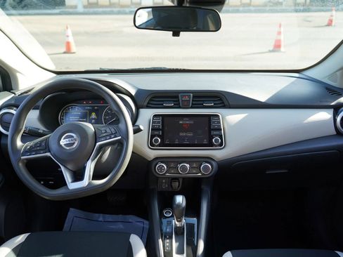 Used 2020 Nissan Versa SV FWD image 16