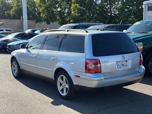 Used 2004 Volkswagen Passat GLX FWD image 4