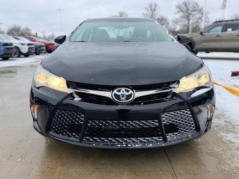Used 2017 Toyota Camry SE image 2
