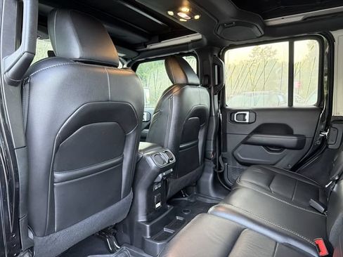 Used 2019 Jeep Wrangler Unlimited Sahara AWD/4WD image 12