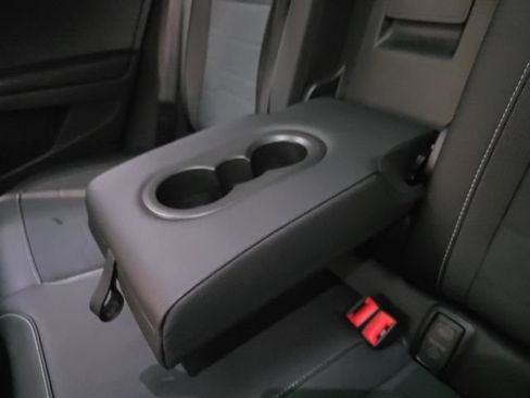 Used 2025 Volkswagen Taos SE image 30