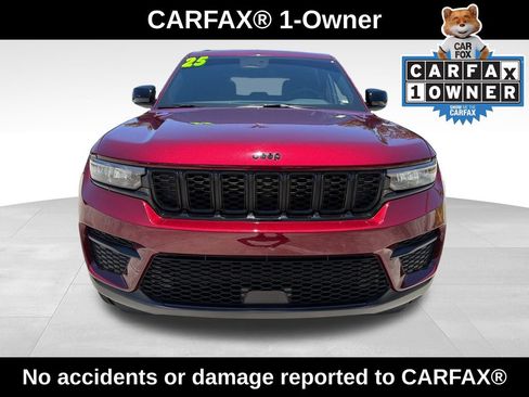 Used 2025 Jeep Grand Cherokee Altitude RWD image 2