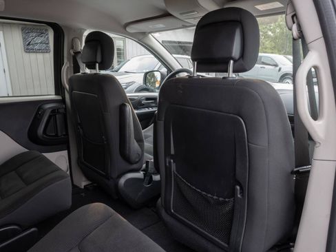 Used 2018 Dodge Grand Caravan SE w/ UConnect Hands-Free Group FWD image 29