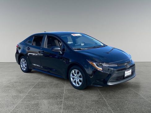 Used 2025 Toyota Corolla LE FWD image 7