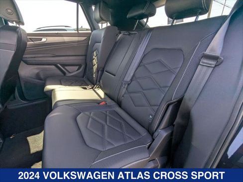 Certified 2024 Volkswagen Atlas Cross Sport SE w/ Panoramic Sunroof Package AWD/4WD image 21