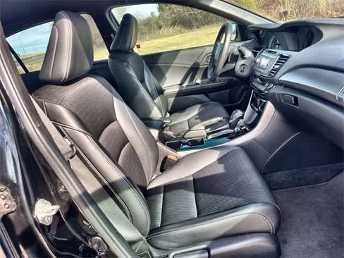 Used 2016 Honda Accord Sport image 12