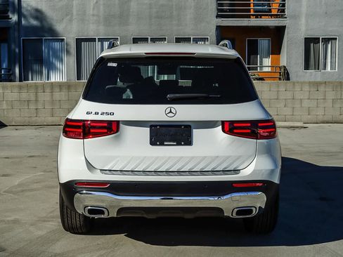Used 2026 Mercedes-Benz GLB 250 image 3