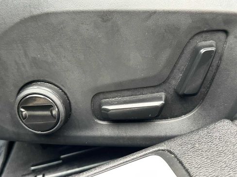 Certified 2025 Volvo S60 B5 Plus image 22