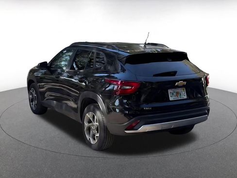 Used 2025 Chevrolet Trax LT w/ LT Convenience Package image 11
