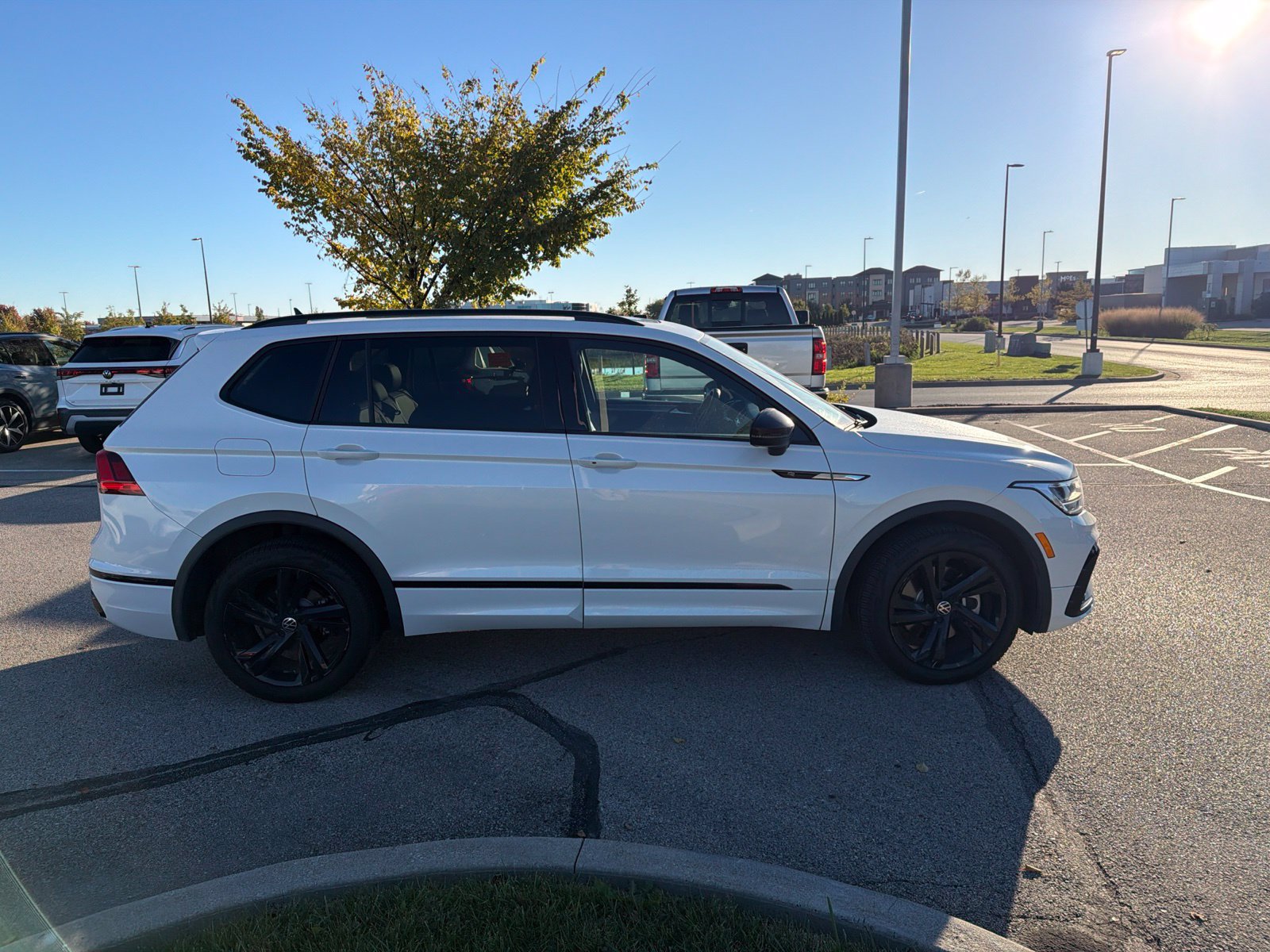 Used 2023 Volkswagen Tiguan SE R-Line FWD image 13