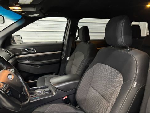 Used 2018 Ford Explorer XLT w/ Equipment Group 201A AWD/4WD image 11