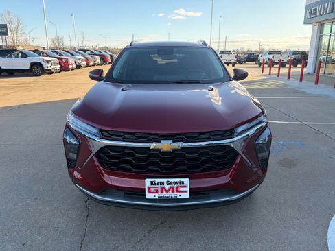 Certified 2025 Chevrolet Trax LT w/ LT Convenience Package image 2