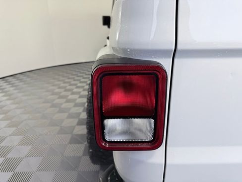 Used 2021 Jeep Gladiator Sport image 27