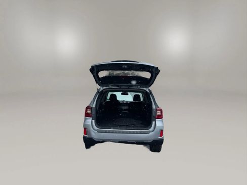 Used 2017 Subaru Outback 2.5i Premium image 21