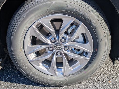 New 2026 Toyota Sienna XLE image 12