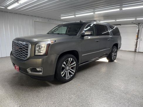 Used 2018 GMC Yukon XL Denali w/ Denali Ultimate Package AWD/4WD image 4