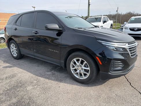 Used 2022 Chevrolet Equinox LS image 2