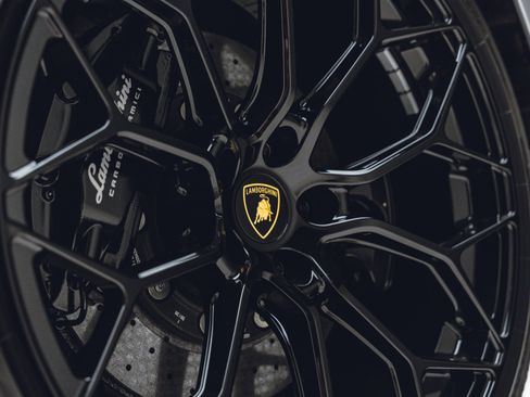 Used 2019 Lamborghini Huracan Performante AWD/4WD image 30