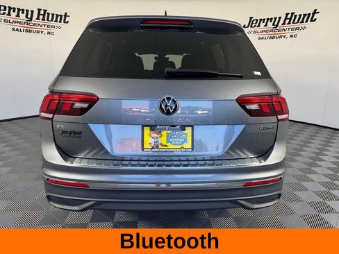 Used 2023 Volkswagen Tiguan SE w/ Panoramic Sunroof Package AWD/4WD image 8