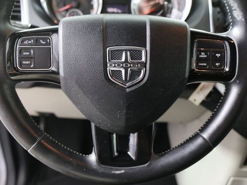 Used 2016 Dodge Grand Caravan SE image 13