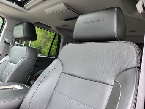Used 2015 GMC Yukon Denali w/ Touring Package AWD/4WD image 12