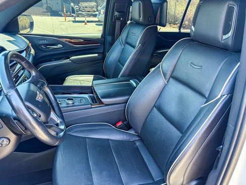 Certified 2021 Cadillac Escalade ESV Premium Luxury w/ Driver Assist Tech Package AWD/4WD image 40