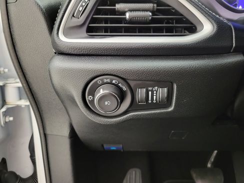 Used 2024 Chrysler Pacifica Touring-L w/ S Appearance Package image 32