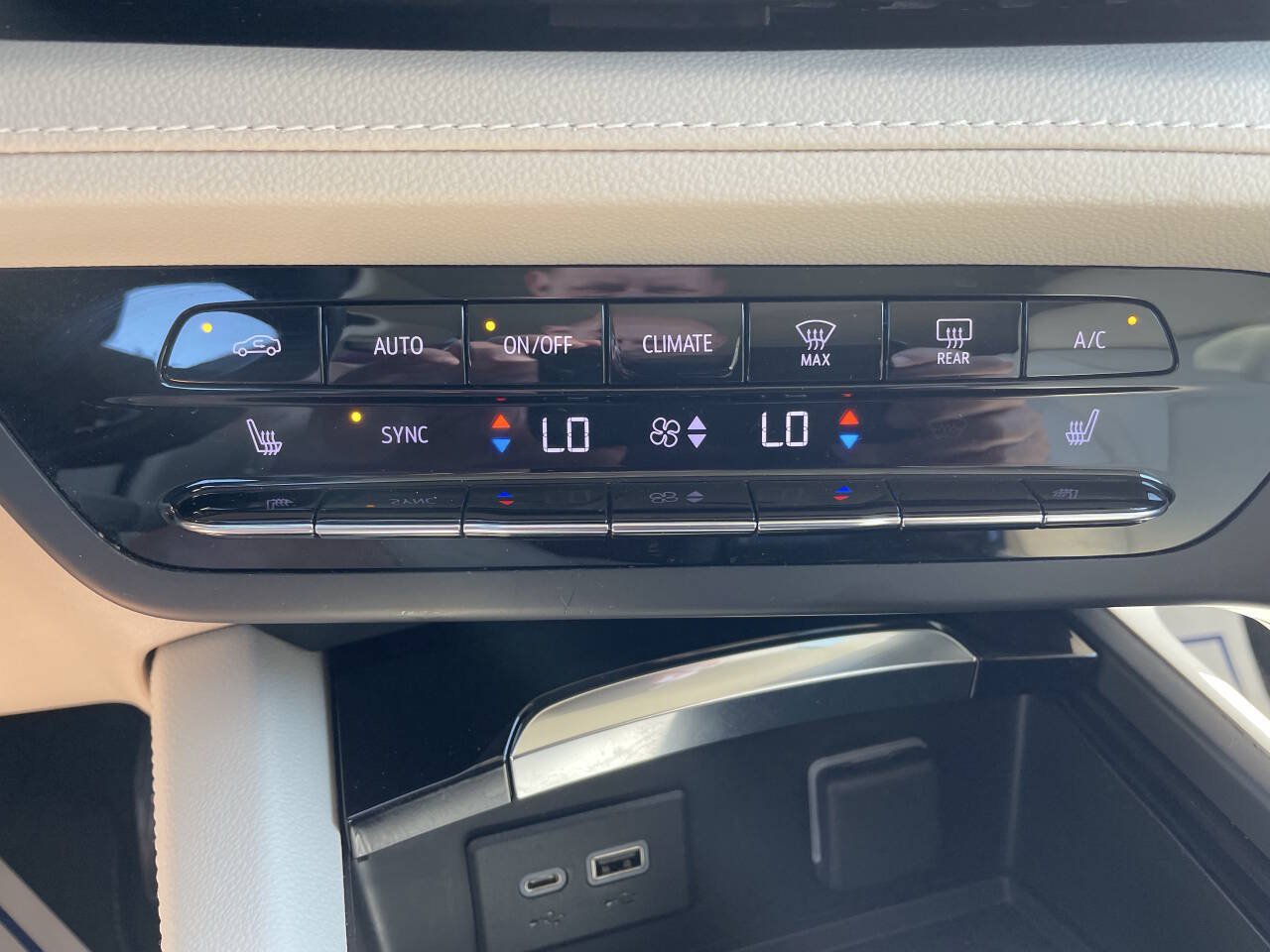 Used 2023 Buick Envision Essence AWD/4WD image 22