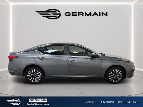 Used 2024 Nissan Altima 2.5 SV image 8