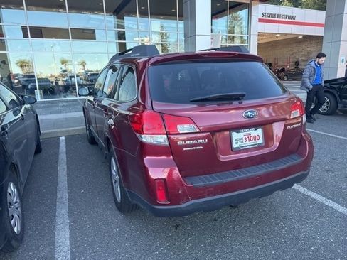 Used 2011 Subaru Outback 2.5i Premium image 12