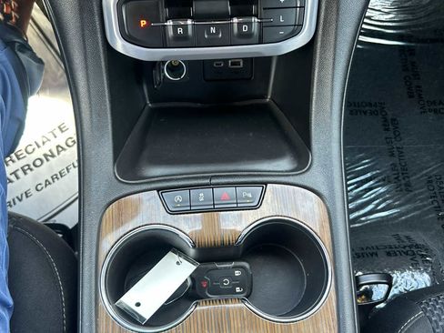 Used 2020 GMC Acadia SLE FWD image 28
