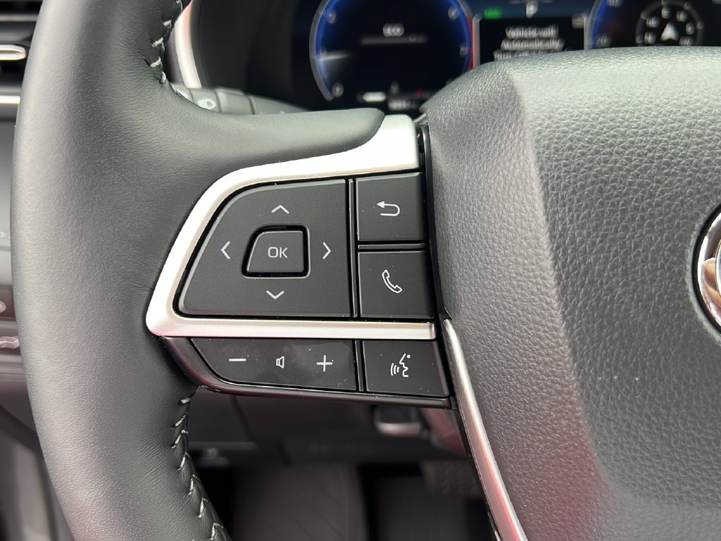 Used 2025 Toyota Highlander Limited FWD image 20